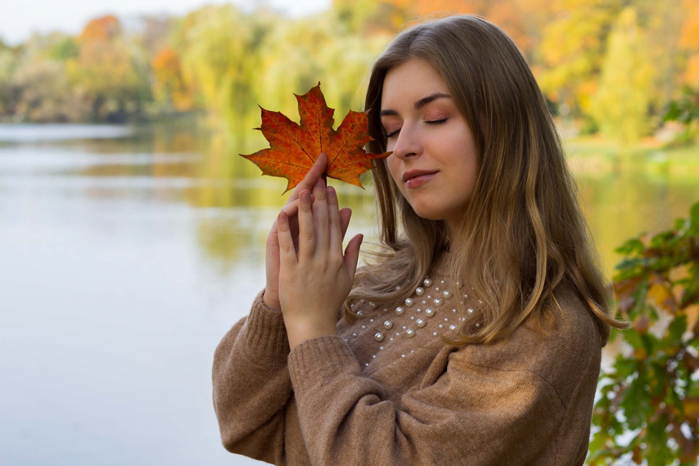 Ewa  blonde,  autumn,  autumn_portrait,  leaf,  lake, 